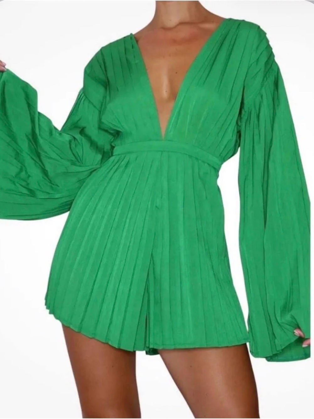 PrettyLittleThing Green Plunge Neck Pleated Long Sleeve Romper